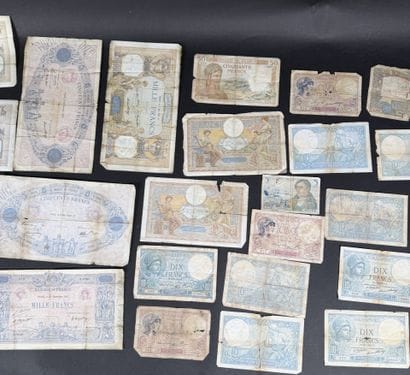 Lot de 35 anciens billets de banque français...