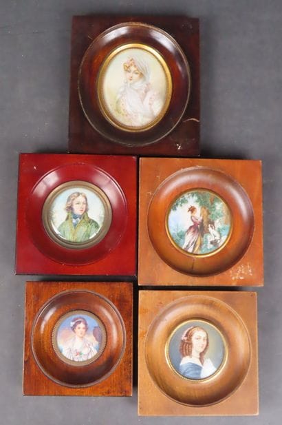 Lot de 5 miniatures à la gouache représentant...
