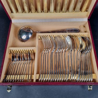 Partie de ménagère en métal argenté de style...