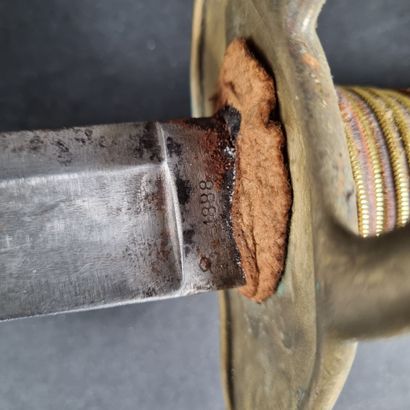 Sabre de cavalerie, garde en laiton à trois...