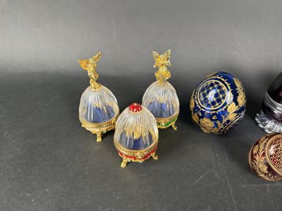 Lot de 8 oeufs décoratifs en verre, certains...