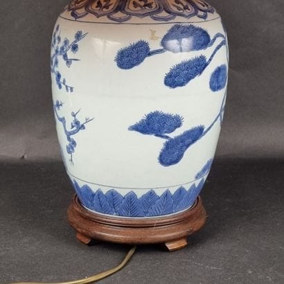 Lampe à poser en porcelaine émaillée bleu...