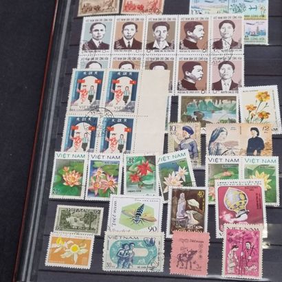 [TIMBRES] Lot de timbres comprenant : 
-...