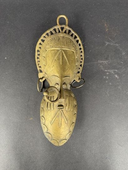 Masque en bronze ou laiton, Ashanti ou Sénoufo...