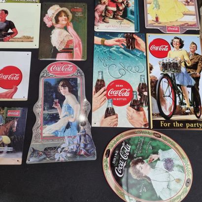 COCA-COLA. Suite de 22 rééditions de plaques...