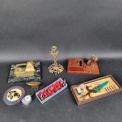 Lot d'objets de vitrine : 6 porte-menus 