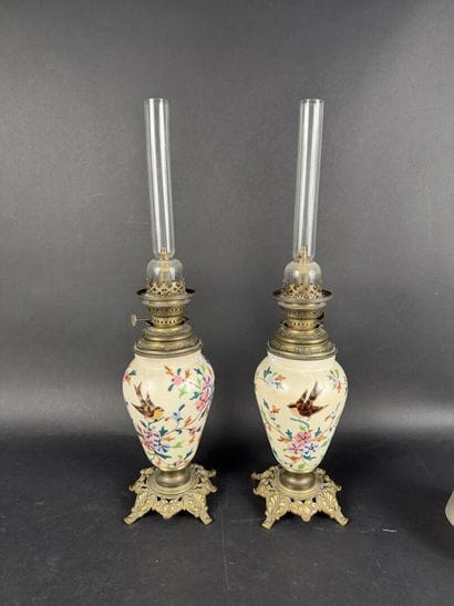 Paire de lampes à pétrole en bronze, laiton...
