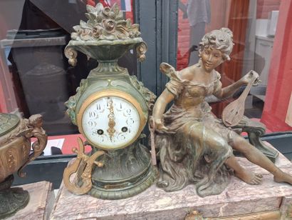 Grande garniture de cheminée en régule et...
