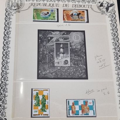 [TIMBRES] Lot de timbres comprenant : 
-...