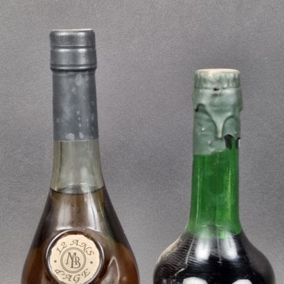 Lot comprenant : 1 b. CALVADOS réserve du...