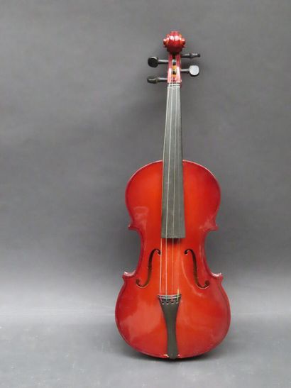 Violon et archer, avec étui (L : 37 cm)