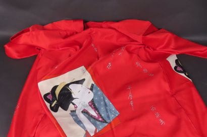 Veste-kimono en polyester, à décor de geisha....