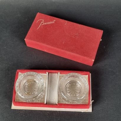BACCARAT. Paire de salerons circulaires en...