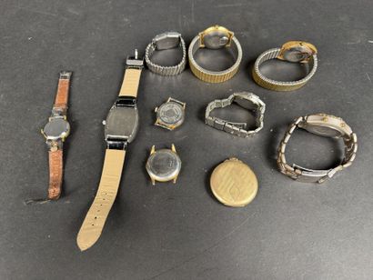 Lot comprenant : 5 montres mécaniques, diverses...