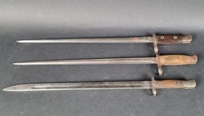 Lot de 3 baïonnettes dont une baïonnette...