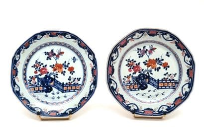 Paire d'assiettes en porcelaine Imari à décor...