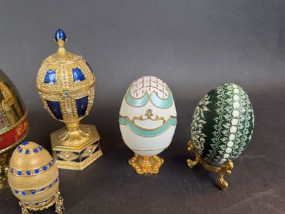 Lot de 6 œufs décoratifs, certains formant...