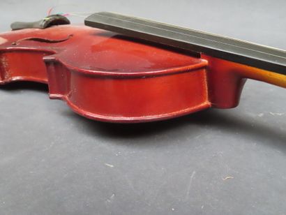 Violon et archer, avec étui (L : 37 cm)