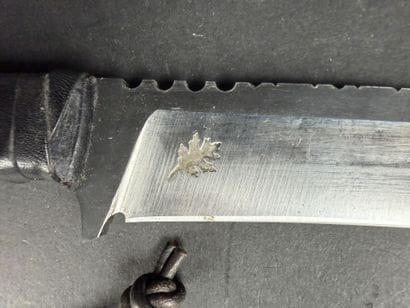 Couteau de chasse artisanal, poignée recouverte...