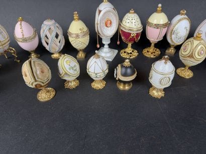 Lot de 22 œufs de canard et poule décoratifs,...