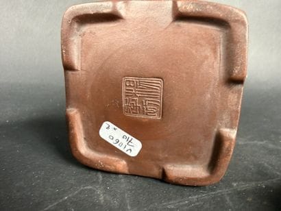 Lot comprenant : 1 boîte à thé couverte en...