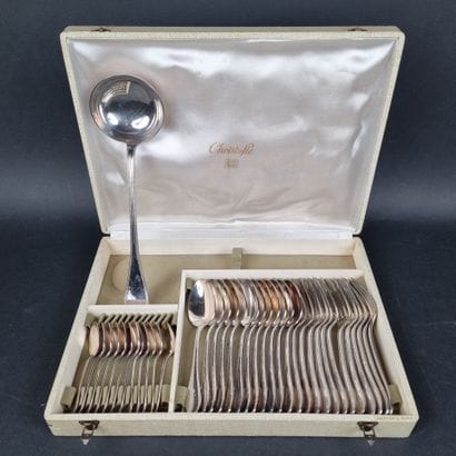 CHRISTOFLE. Ménagère en métal argenté modèle...