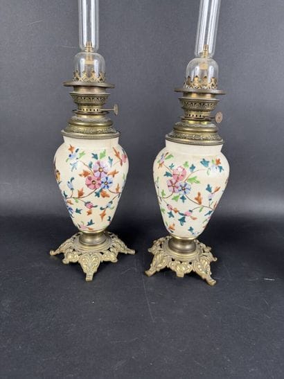 Paire de lampes à pétrole en bronze, laiton...
