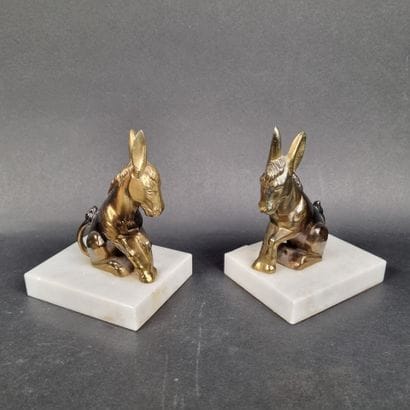 Paire de serres livre figurant des ânes accroupis...