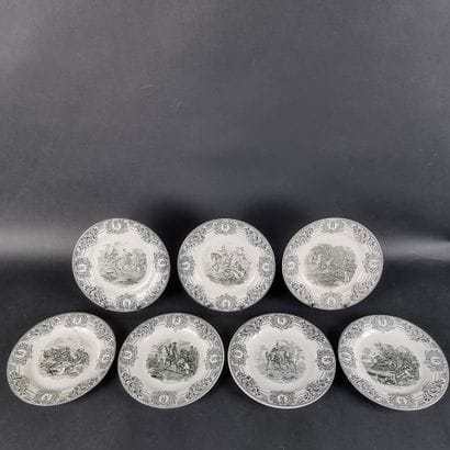 BOCH. Suite de 7 assiettes en faïence à décor...