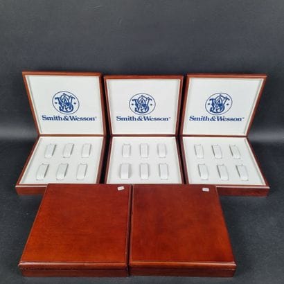 Lot de cinq écrins de montres en bois, marque...