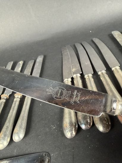 Ensemble de couteaux à manches en argent...