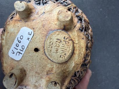 Lot comprenant : 1 boîte à thé couverte en...