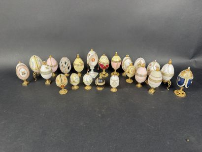 Lot de 22 œufs de canard et poule décoratifs,...