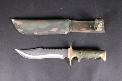 Dague de chasse, poignée en laiton et résine...