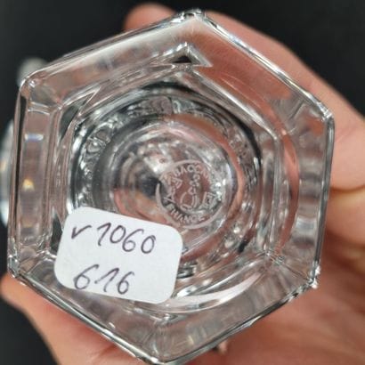 BACCARAT. Moutardier en cristal, avec sa...