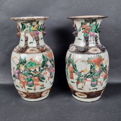 Paire de vases en porcelaine de Nankin, à...