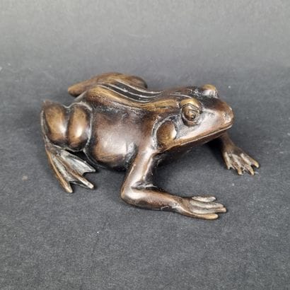 Lot de 3 sujets en bronze patiné : grenouille,...