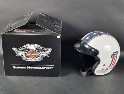 HARLEY-DAVIDSON. Casque de moto. Présence...