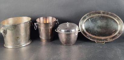 Lot de métal argenté comprenant : 1 grand...