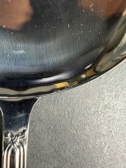 Partie de ménagère en inox modèle ruban comprenant...