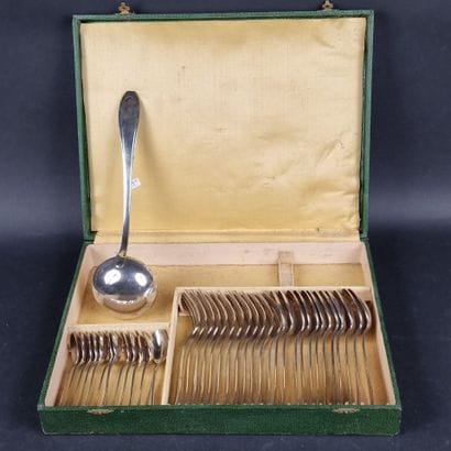 Ménagère en métal argenté comprenant : 1...
