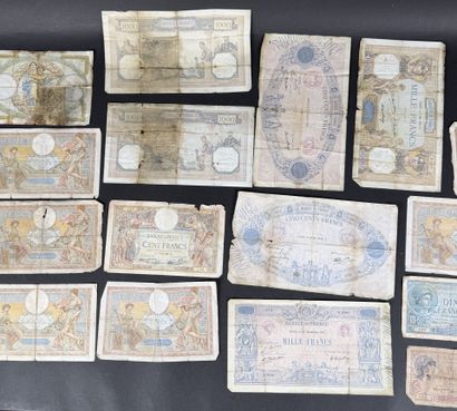Lot de 35 anciens billets de banque français...