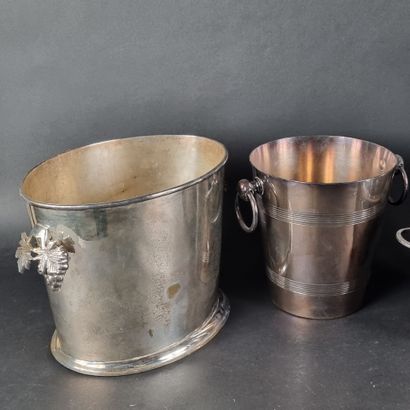 Lot de métal argenté comprenant : 1 grand...