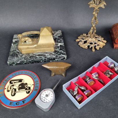 Lot d'objets de vitrine : 6 porte-menus 