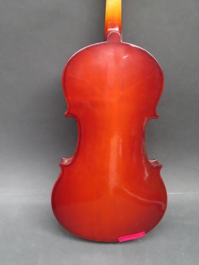 Violon et archer, avec étui (L : 37 cm)