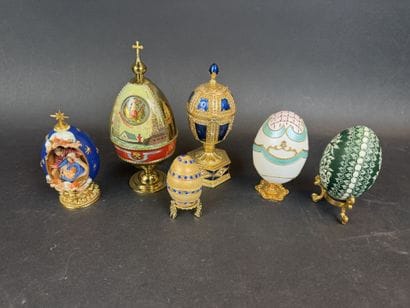 Lot de 6 œufs décoratifs, certains formant...
