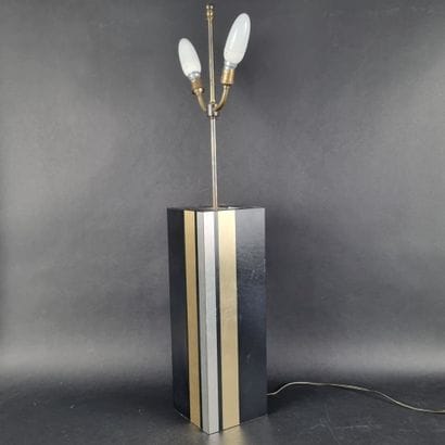 Lampe en mélaminé noir et bandes argentées...