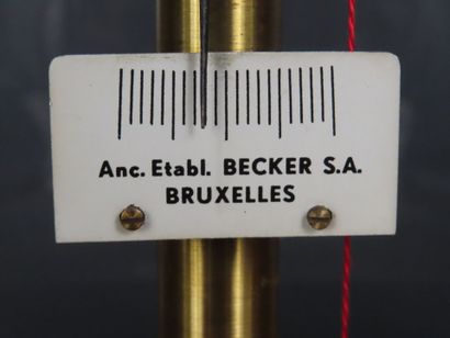 Balance de précision de type trébuchet pourvue...