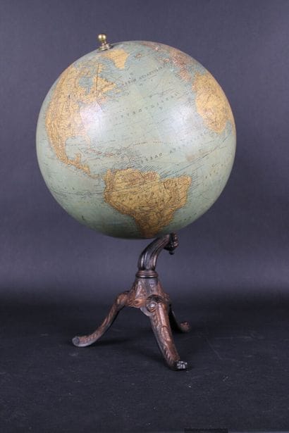 Charmes PERIGOT. Ancien globe terrestre avec...