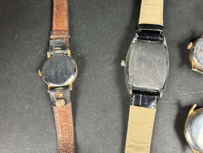 Lot comprenant : 5 montres mécaniques, diverses...